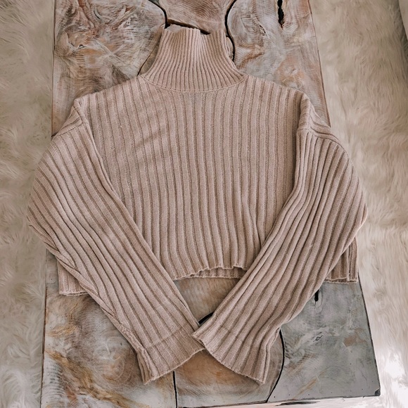 FOREVER 21 SWEATER 🪽✨ - Picture 2 of 9